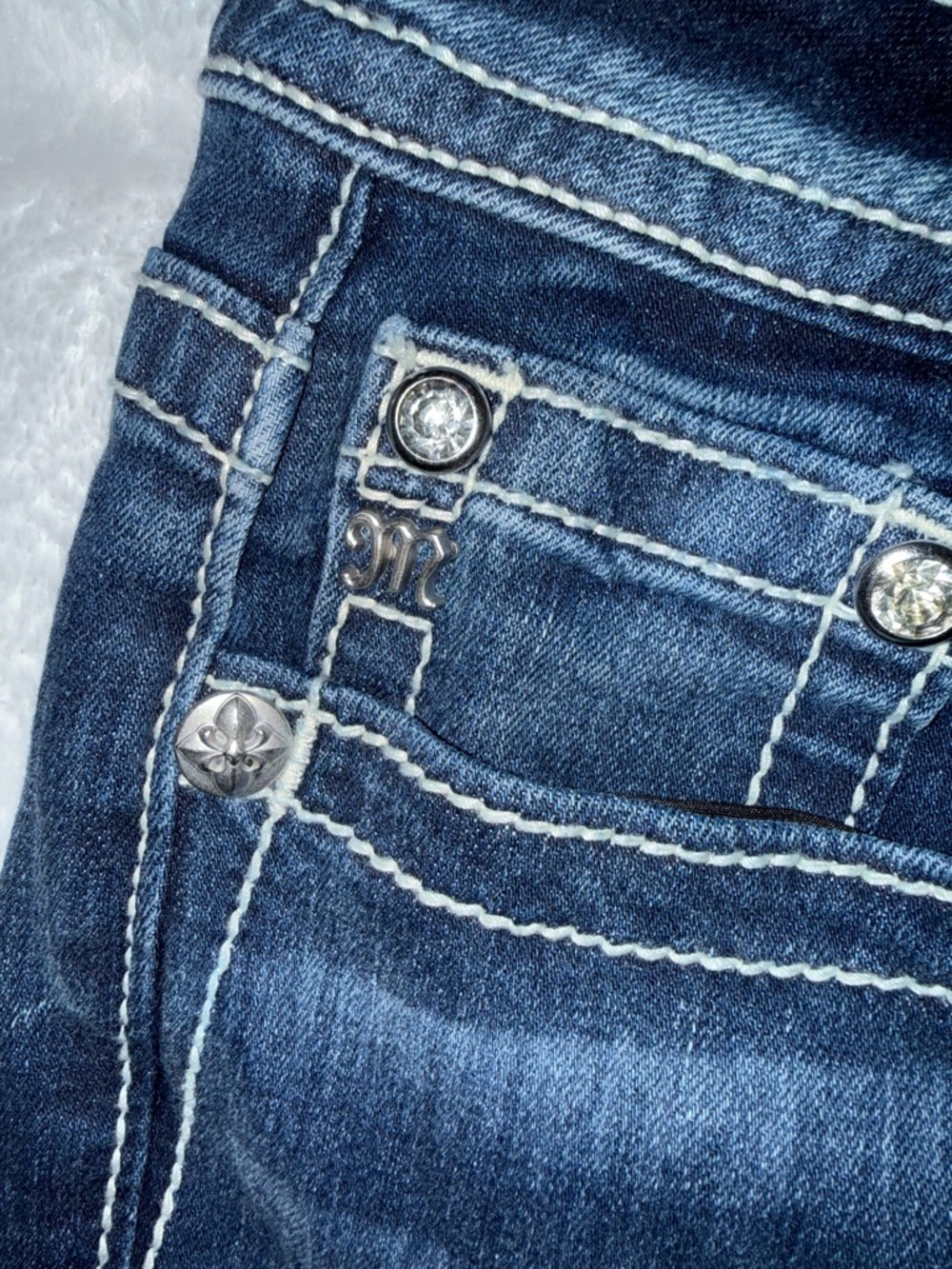 NWT Miss Me women’s Jeans Dk Blue 30x34 Mid Rise Bootcut Fleur-De-Lis Slim Fit - Picture 8 of 11